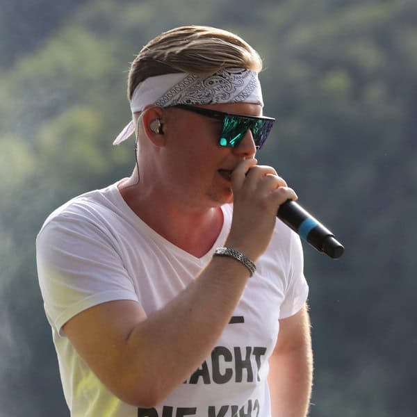 dorfkind-partyschlager-kuenstler-buchen